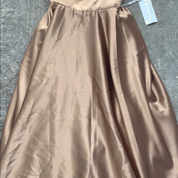 Stunning bridesmaid or PROM dress - Picture 3 of 4